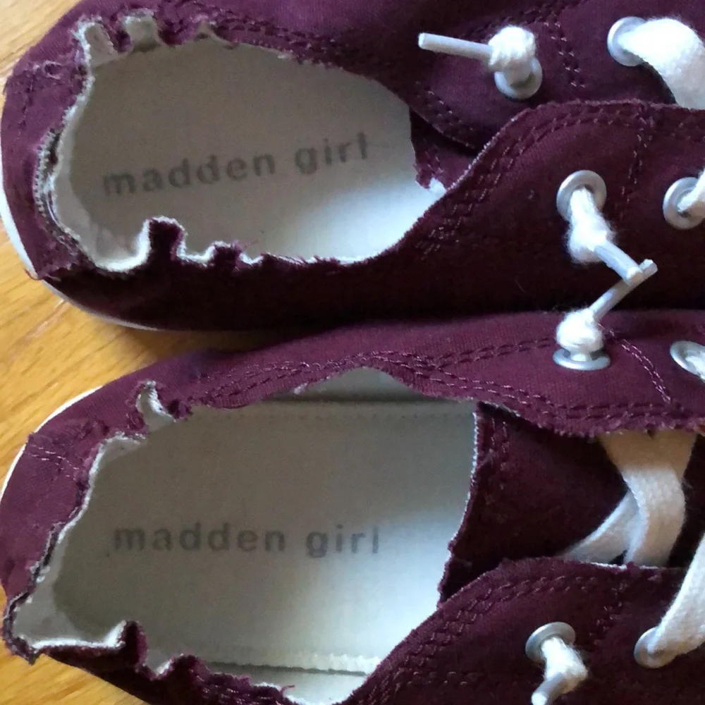 Madden Girl sneakers in EUC size 9 - deep maroon - Picture 4 of 4